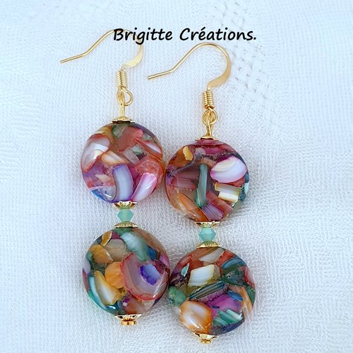 Boucles d'oreilles en pierre gemme nacre multicolore.
