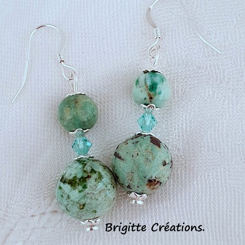 Boucles d'oreilles réalisées en perles rondes en véritable turquoise du perou.