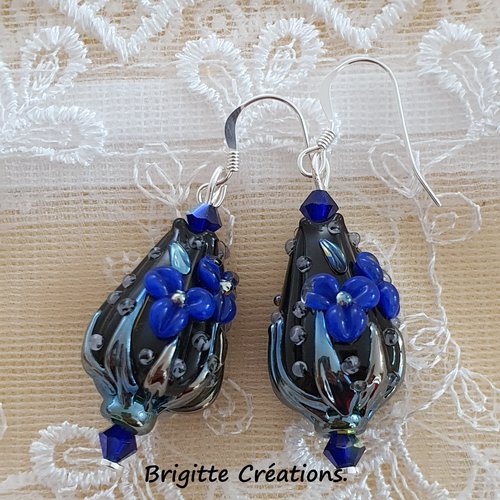 Boucles d'oreilles en perles de verre filées au chalumeau authentiques sur argent.