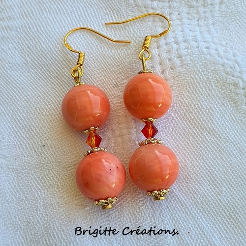Boucles d'oreilles réalisées en perles rondes en corail bambou.