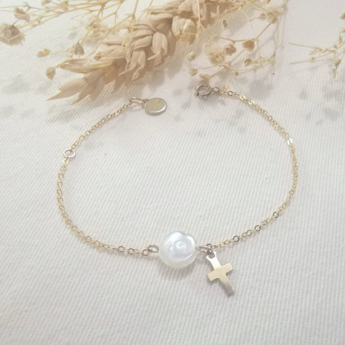 Bracelet ' rose&croix' baptême/communion  gold filled or 14k nacre perle naturelle