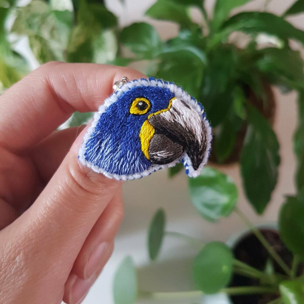 Broche Brodee Ara Hyacinthe Grand Perroquet Bleu Et Jaune Un Grand Marche