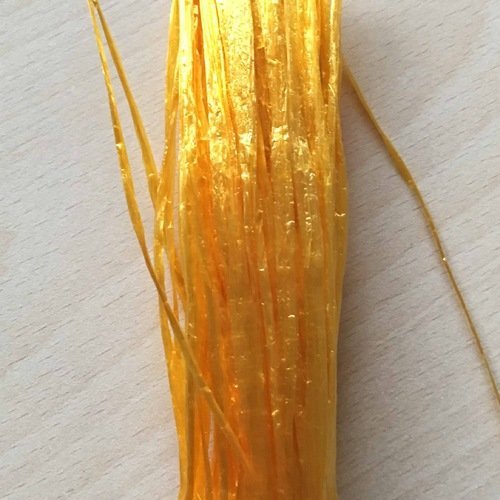 Raphia irisé couleur jaune moutarde