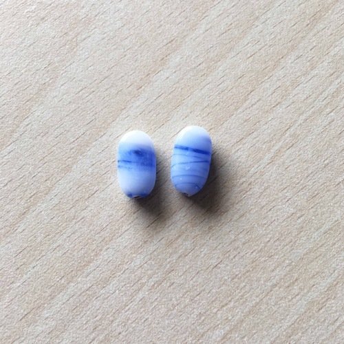 Perle artisanale en verre  "ovale" couleur: bleu