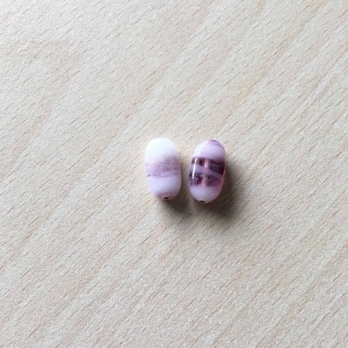 Perle artisanale en verre  "ovale" couleur: violet