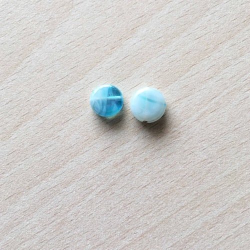 Perle artisanale en verre  "pastille" couleur: turquoise