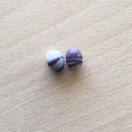Perle artisanale en verre  "olive" couleur: violet