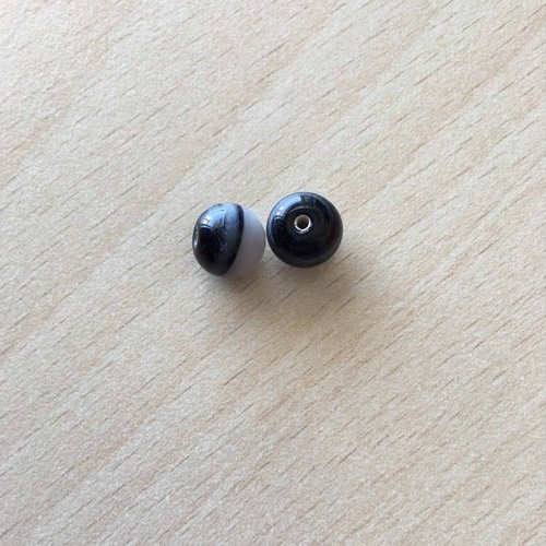 Perle artisanale en verre  "ronde " couleur: noir