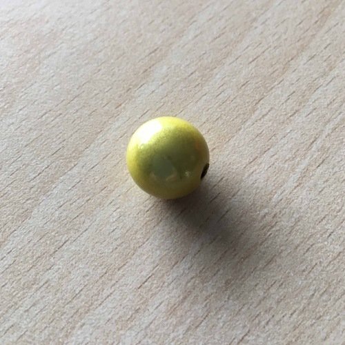 Jolie perle magique 14 mm  couleur  jaune citron