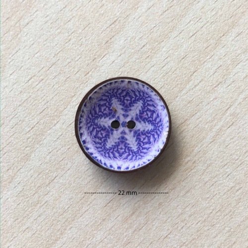 Joli petit bouton "mandala"  mauve  taille:  22 mm 