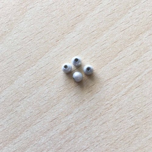 Lot de jolie perles magiques 4 mm  couleur  blanc argenté