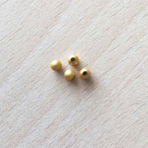 Lot de jolie perles magiques 4 mm  couleur  bouton d'or