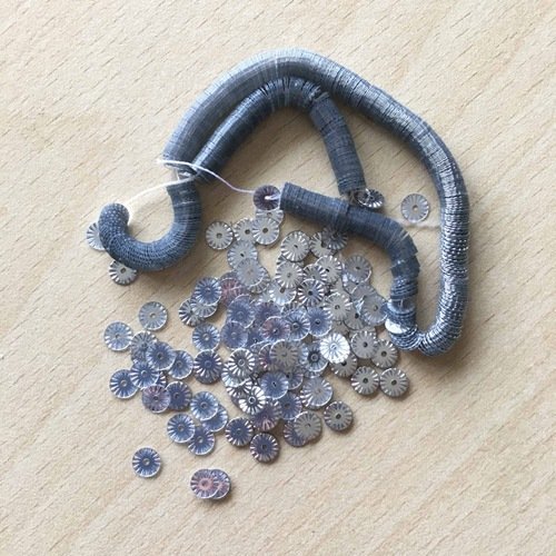Paillette argent rayures "soleil"  5 mm qualité française 