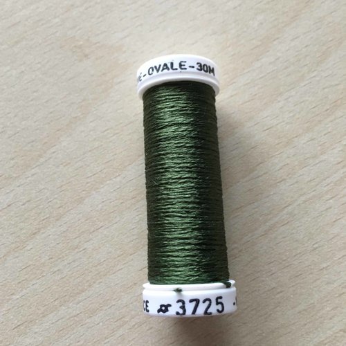 Bobine de soie ovale 3725 vert menthe