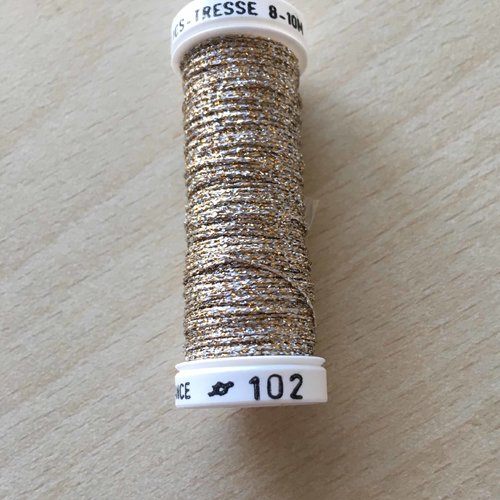 Bobine de fil métallisé au ver à soie 102 tressé 8