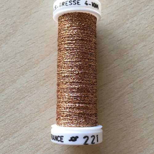 Bobine de fil métallisé au ver à soie 221 tressé 4