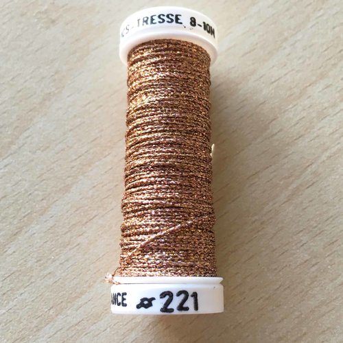 Bobine de fil métallisé au ver à soie 221 tressé 8