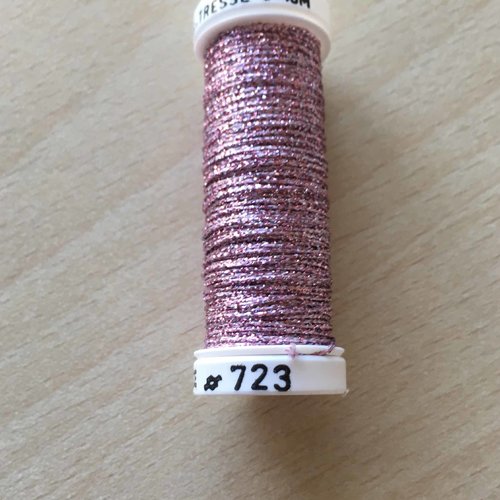 Bobine de fil métallisé au ver à soie 723 tressé 8