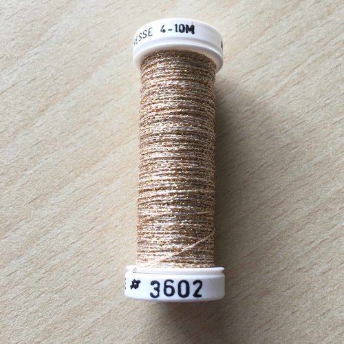 Bobine de fil métallisé au ver à soie 3602 tressé 4