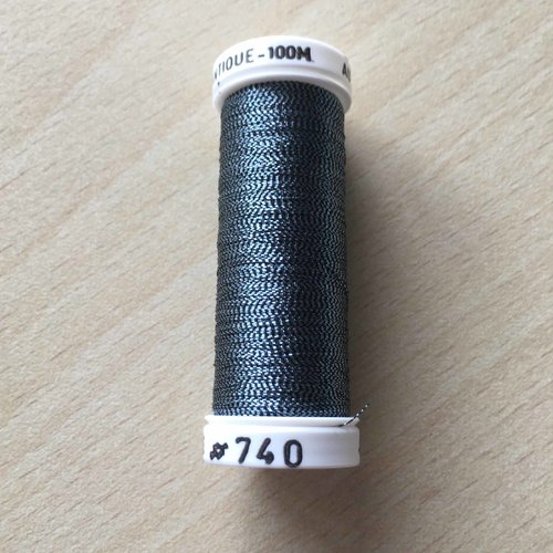 Bobine de fil métallisé au ver à soie antique classique 740 gris pétrôle