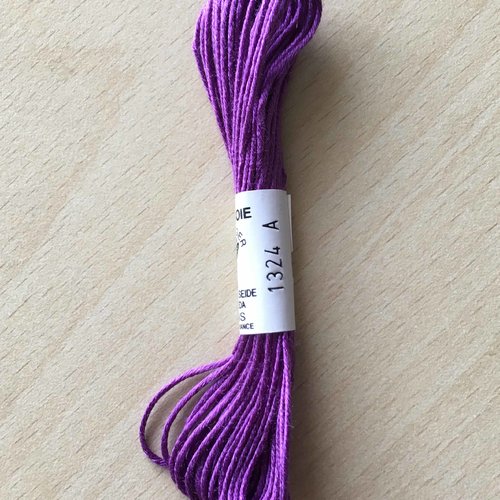 Échevette de soie d'alger  "au ver à soie" 1345a violette