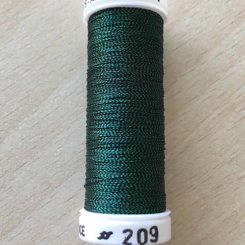 Bobine de fil métallisé au ver à soie antique classique 209 vert sapin