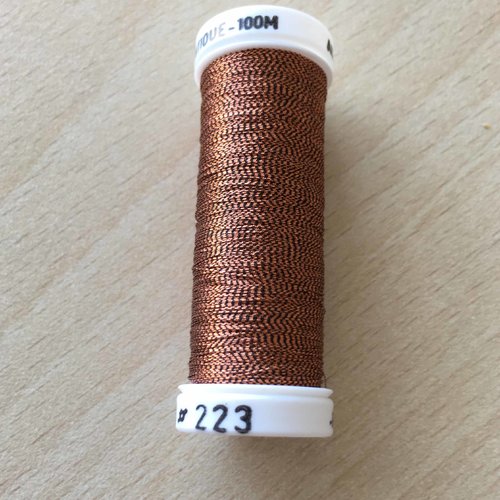 Bobine de fil métallisé au ver à soie antique classique 223 bronze