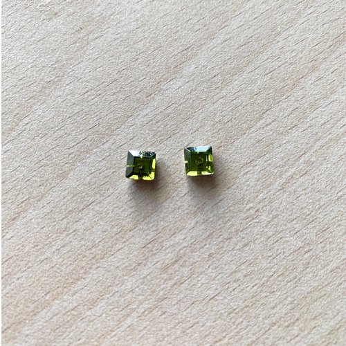 Strass en verre  forme  carré   6 x 6 mm lime green 