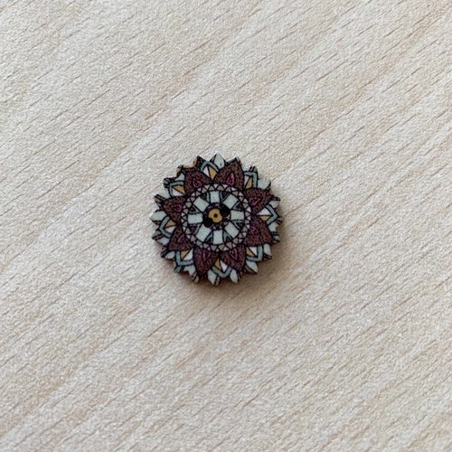 Joli petit bouton "mandala"  03 taille:  20 mm 