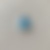 Joli petit bouton "coccinelle " bleu pastel  taille:  15 mm 
