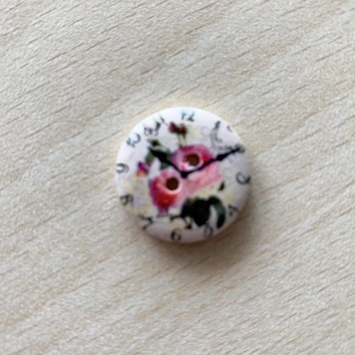 Joli petit bouton "pendule " 08  taille:  20 mm 