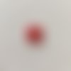 Joli petit bouton en acrylique motif floral rouge taille 13 mm