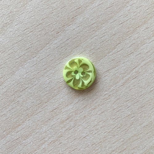 Joli petit bouton en acrylique motif floral vert printemps taille 13 mm