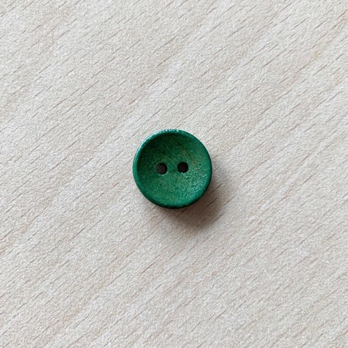 Bouton en bois  (vintage) vert taille: 1,5 cm 