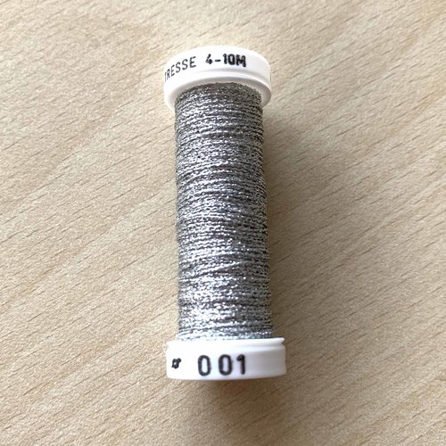 Bobine de fil métallisé au ver à soie 001 tressé 4