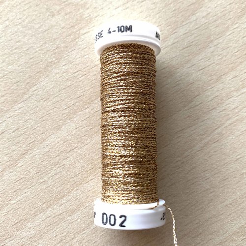 Bobine de fil métallisé au ver à soie 002 tressé 4