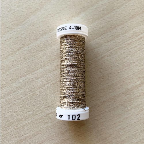 Bobine de fil métallisé au ver à soie102 tressé 4