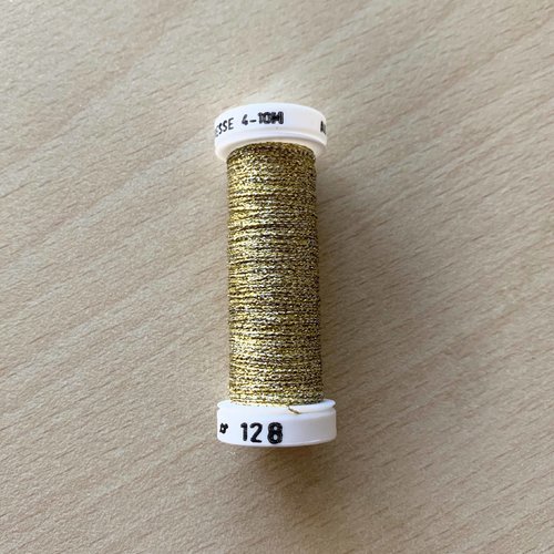 Bobine de fil métallisé au ver à soie128 tressé 4
