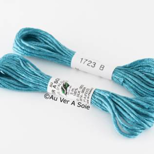 Échevette de soie d'alger  "au ver à soie"  1723 banquise bleue