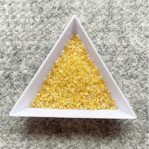 Jolie petite perle "miyuki" micro-bille couleur jaune lustré taille 15/0