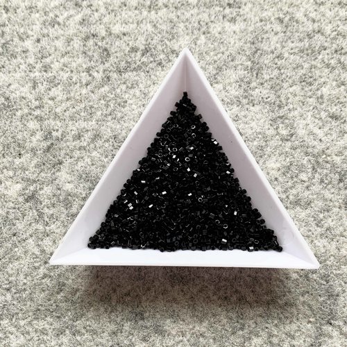 Jolie petite perle "miyuki" micro-bille couleur noir lustré taille 15/0