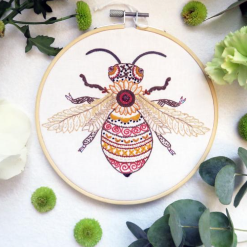 Kit de broderie: mireille l'abeille
