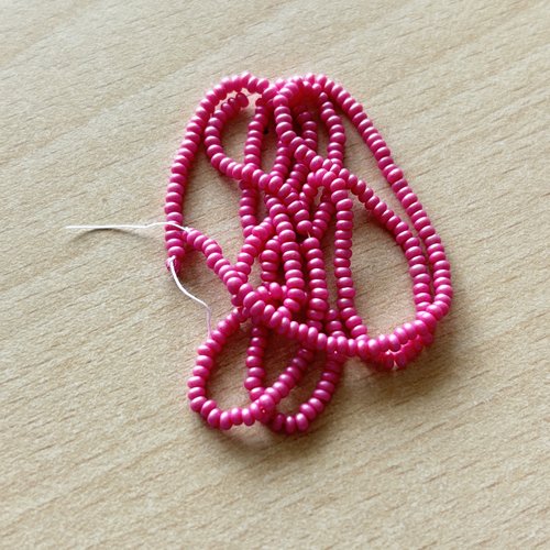 Jolie petites perles de rocaille rose indien mat  10/0