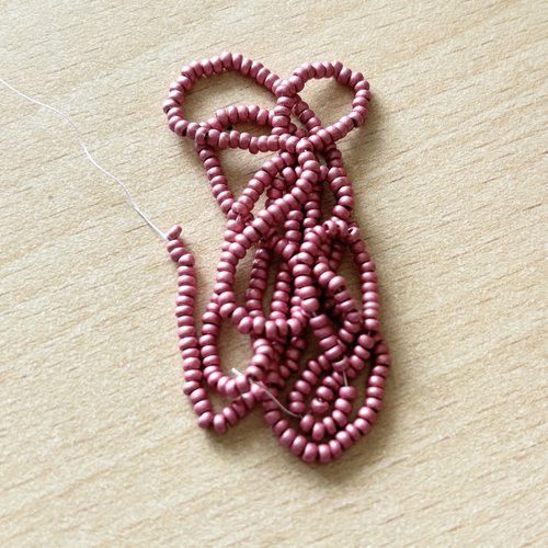 Jolie petites perles de rocaille vieux rose  mat  10/0