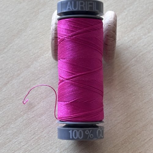 Aurifil mako 28 4020