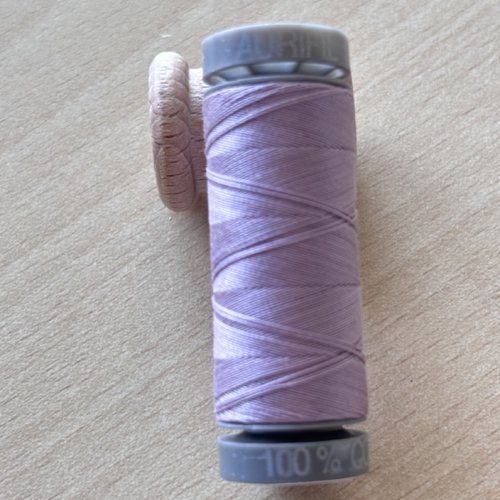 Aurifil mako 28 2562