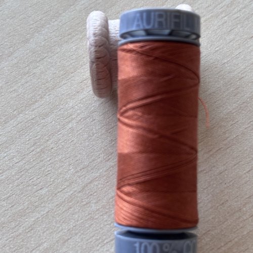 Aurifil mako 28 2390