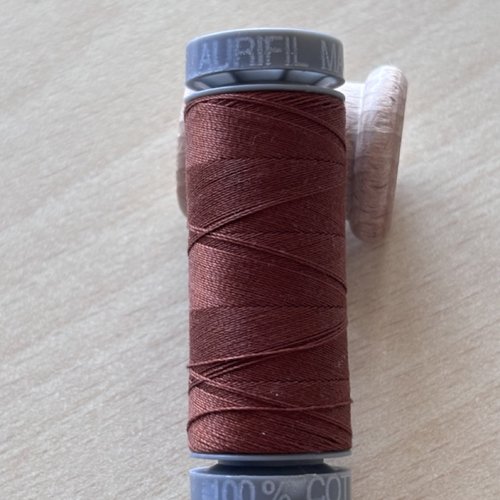 Aurifil mako 28 4012
