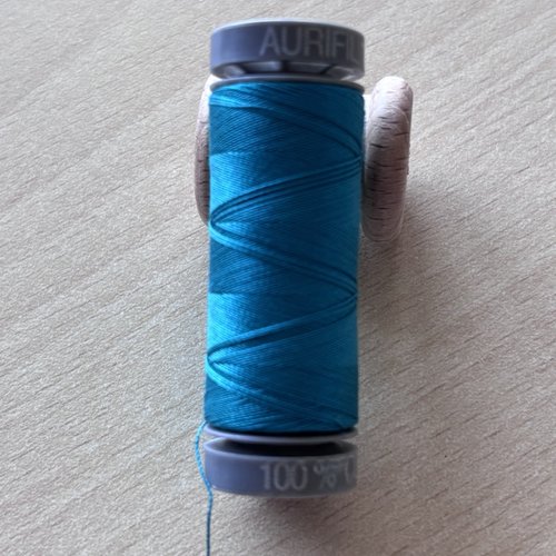 Aurifil mako 28 4093