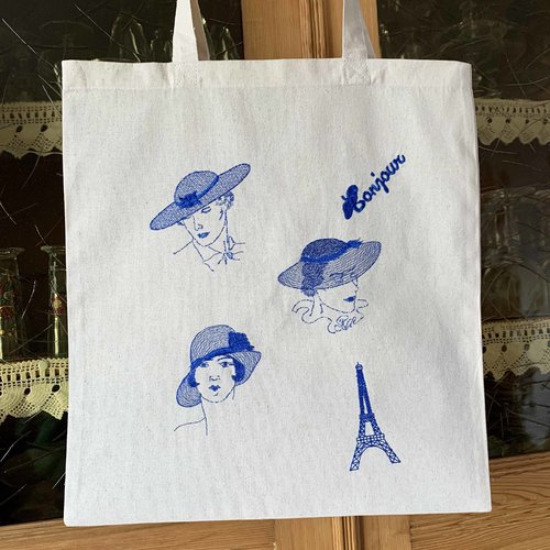 Tote bag brodé motif les parisiennes en bleu